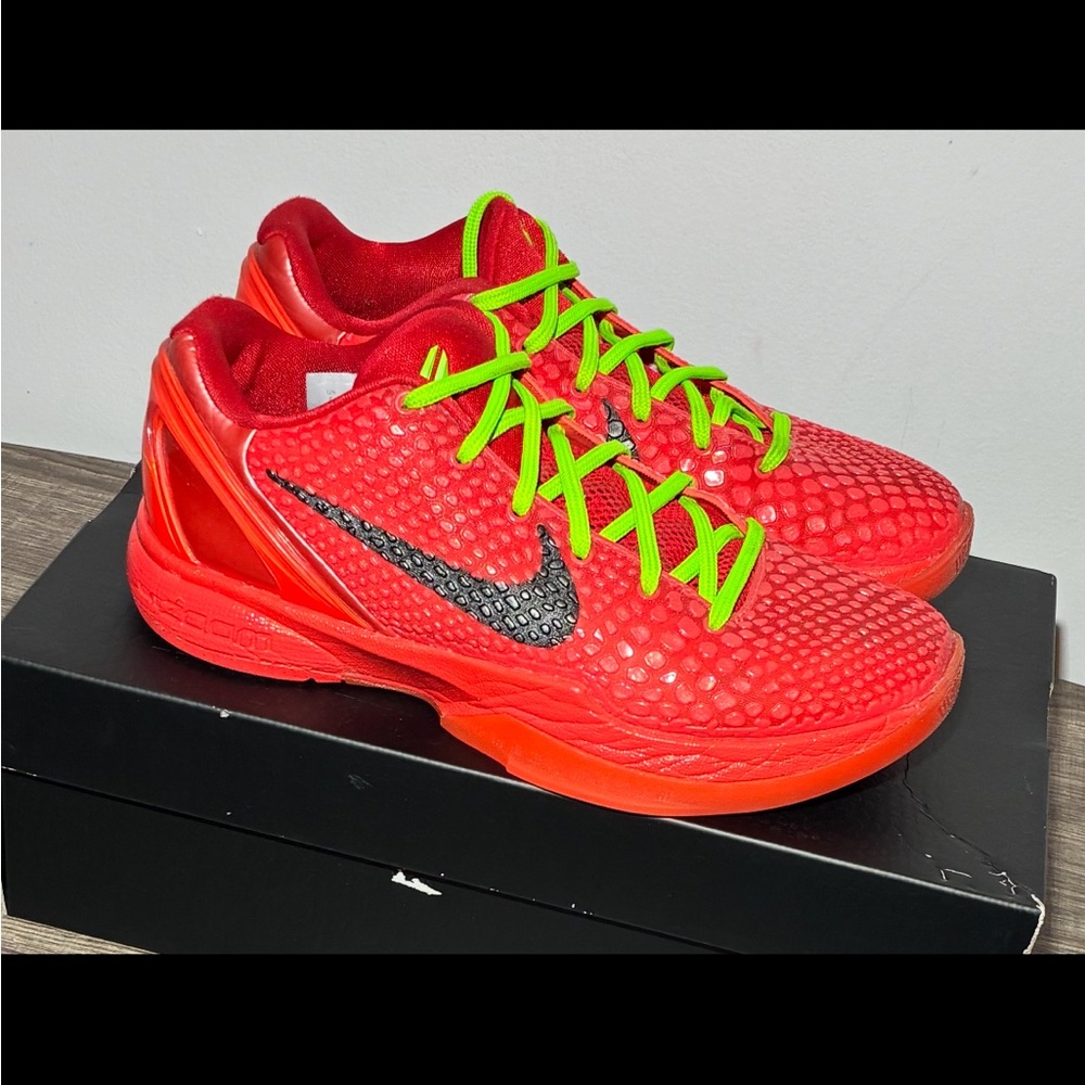 Size 6 - Nike Reverse Kobe Grinch